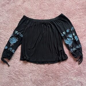 AMERICAN EAGLE Women’s Black Off-Shoulder Blouse Blue Floral Size S